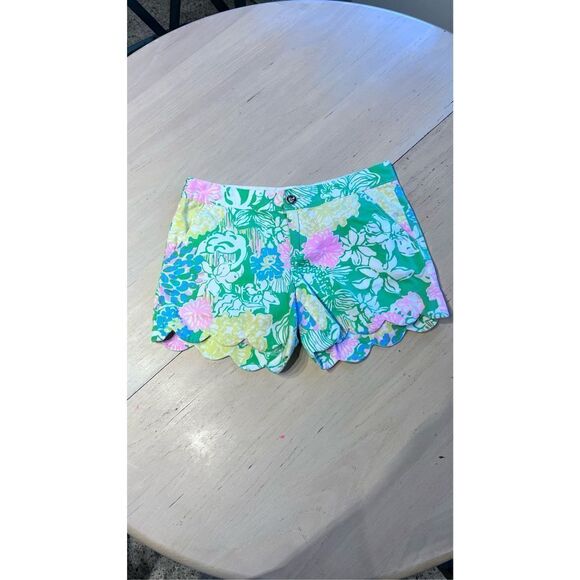 LILLY PULITZER BUTTERCUP SHORT HIBISCUS STROLL SCALLOP TRIM SIZE 0 - Picture 3 of 10